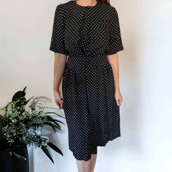 Vtg 80s Pleated Dress - Picture 2 of 5